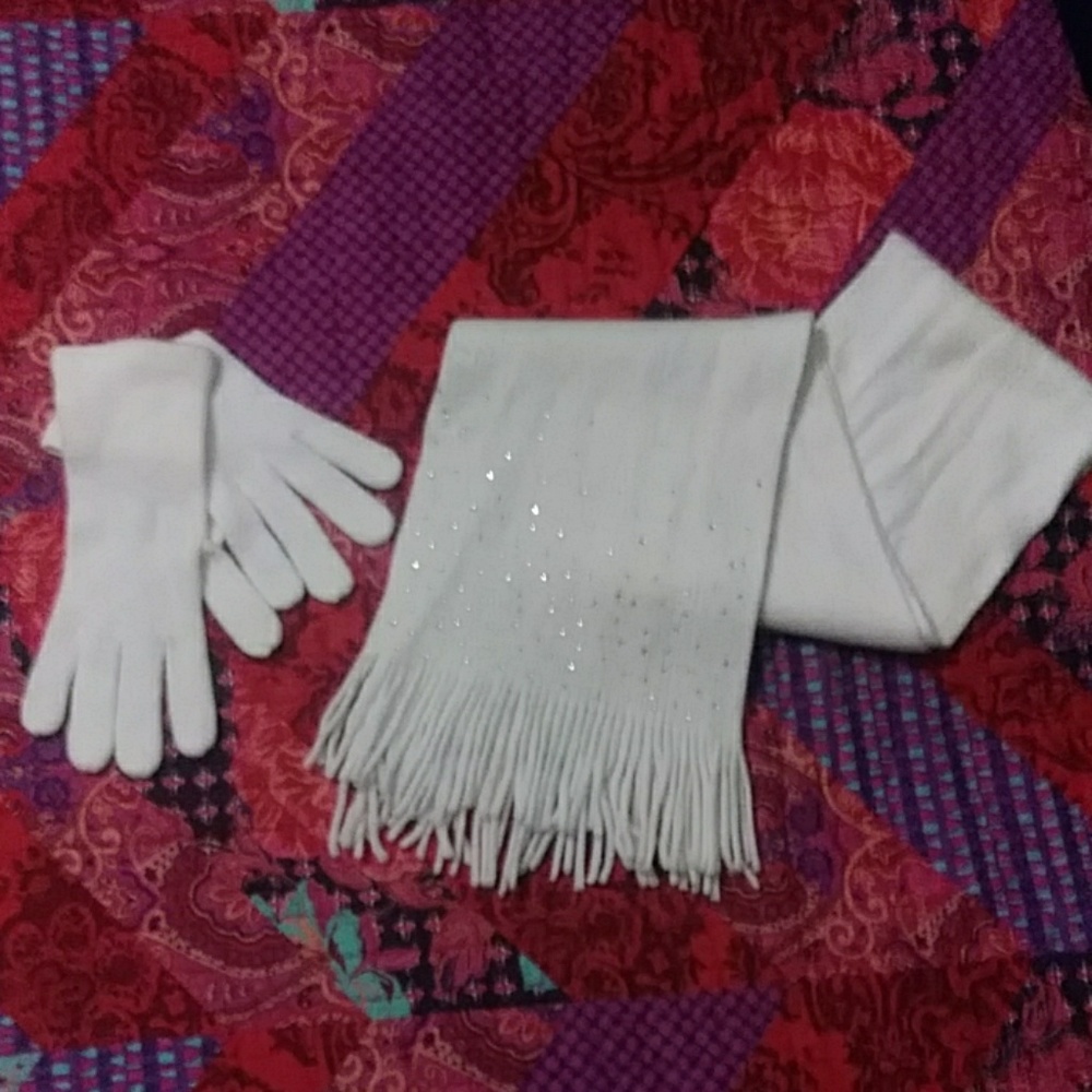 Scarf and gloves set